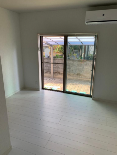 �y�����E���r���O�z<br />