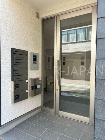 <br />�G���g�����X