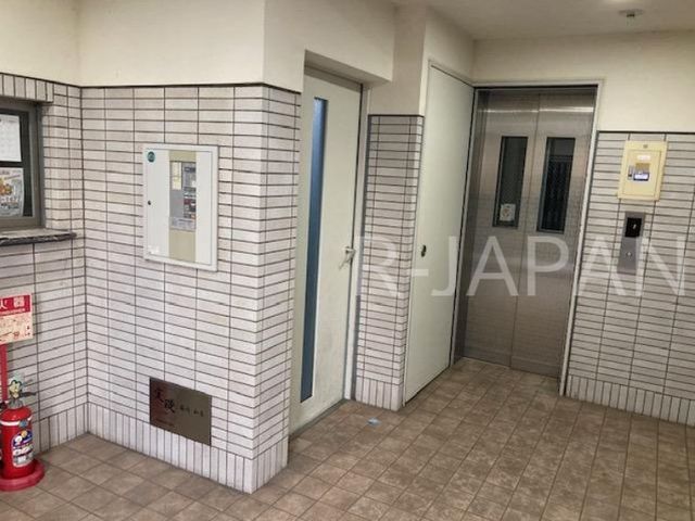 <br />�G���g�����X