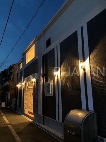 <br />�G���g�����X