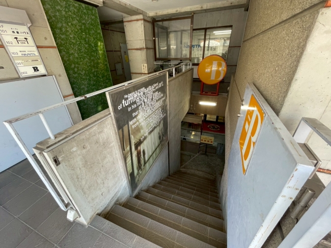 �y���̑����L�����z<br />�n�K�ւ̊K�i�i1�K����B�e�j